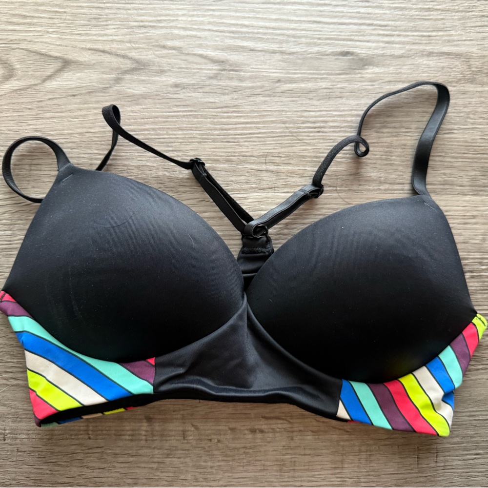 PINK Victoria's Secret campus push up bralette! Size small. Hardly if ever worn!